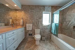37 Crescent Cove Cir, Seaford, NY 11783 - Photo 25
