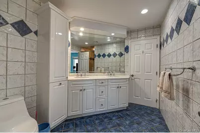 37 Crescent Cove Circle, Seaford, NY 11783 - Photo 27