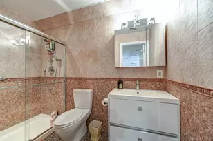 37 Crescent Cove Cir, Seaford, NY 11783 - Photo 17