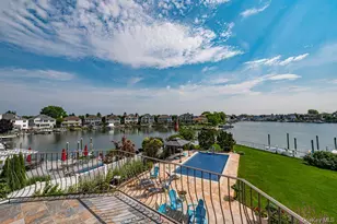 37 Crescent Cove Cir, Seaford, NY 11783 - Photo 35