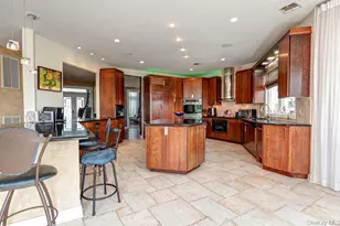37 Crescent Cove Cir, Seaford, NY 11783 - Photo 11