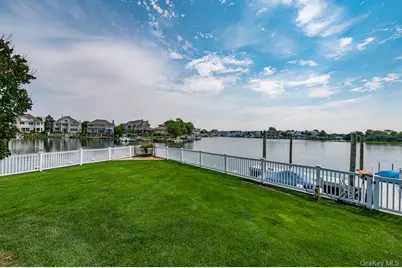 37 Crescent Cove Circle, Seaford, NY 11783 - Photo 43