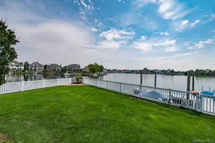 37 Crescent Cove Cir, Seaford, NY 11783 - Photo 43