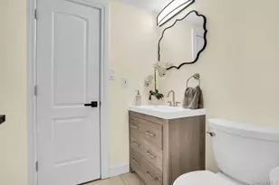 764 Vanderbilt Pkwy, Dix Hills, NY 11746 - Photo 25