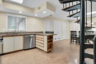 764 Vanderbilt Pkwy, Dix Hills, NY 11746 - Photo 15