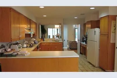 144 Dove Hill Drive, Manhasset, NY 11030 - Photo 15