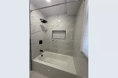 21 Cochran Place, Valley Stream, NY 11581 - Photo 5
