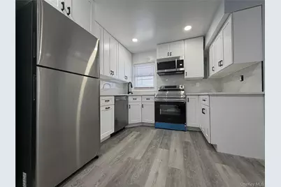21 Cochran Place, Valley Stream, NY 11581 - Photo 1