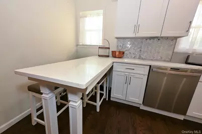 8 Garden Avenue, Carle Place, NY 11514 - Photo 9