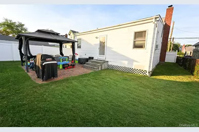 8 Garden Avenue, Carle Place, NY 11514 - Photo 25
