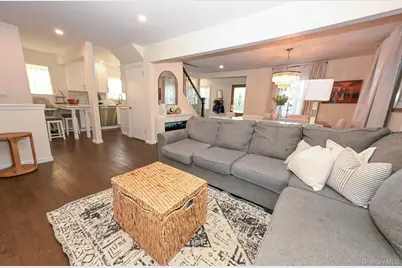 8 Garden Avenue, Carle Place, NY 11514 - Photo 5