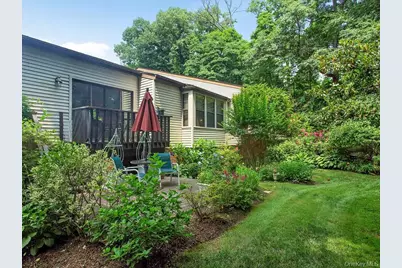 160 Dove Hill Drive, Manhasset, NY 11030 - Photo 9