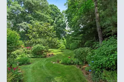 160 Dove Hill Drive, Manhasset, NY 11030 - Photo 13