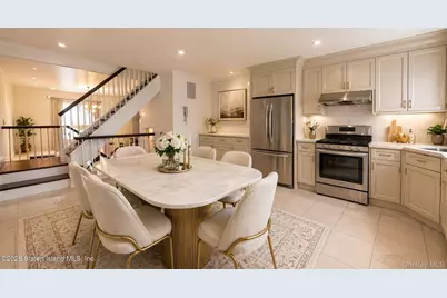41 Simmons Loop, New York, NY 10314 - Photo 3