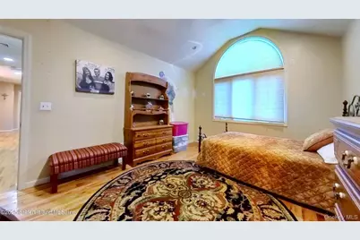 257 Locust Avenue, New York, NY 10306 - Photo 17