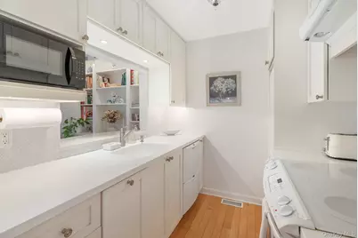 514 Pantigo Road #5, East Hampton, NY 11937 - Photo 3