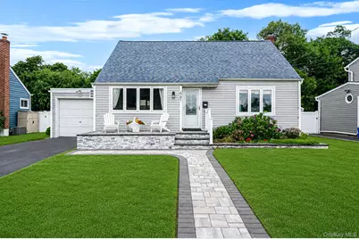 461 18th Street, West Babylon, NY 11704 - Photo 1