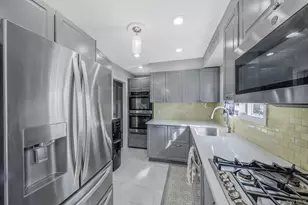 1030 N Fulton Ave, Lindenhurst, NY 11757 - Photo 7
