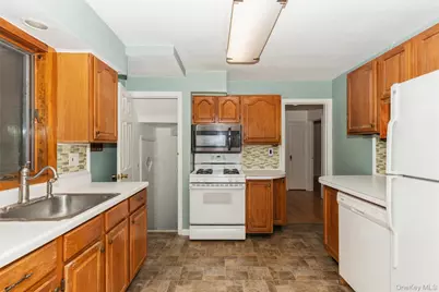 1493 New Hyde Park Drive, New Hyde Park, NY 11040 - Photo 3
