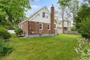 1493 New Hyde Park Dr, New Hyde Park, NY 11040 - Photo 21