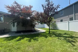 11 Sandalwood Dr, Smithtown, NY 11787 - Photo 25