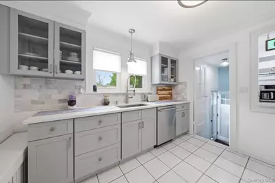 8 Rosewood Avenue, Amityville, NY 11701 - Photo 5