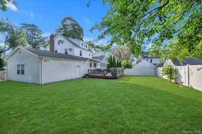 47-11 Belmont Road, Great Neck, NY 11020 - Photo 19