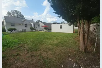 107 Nevada Street, Hicksville, NY 11801 - Photo 19