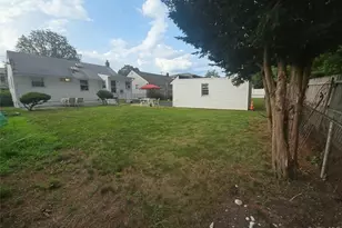 107 Nevada St, Hicksville, NY 11801 - Photo 19