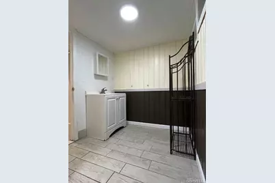 107 Nevada Street, Hicksville, NY 11801 - Photo 15
