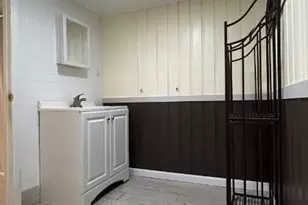 107 Nevada St, Hicksville, NY 11801 - Photo 15