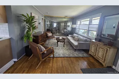 107 Nevada Street, Hicksville, NY 11801 - Photo 5