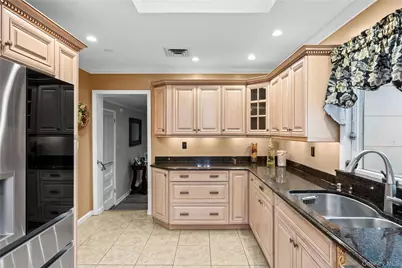 579 Empire Avenue, West Babylon, NY 11704 - Photo 9