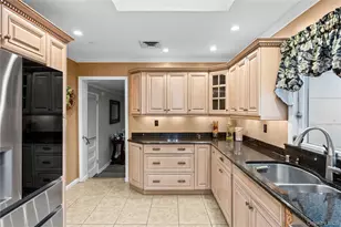 579 Empire Ave, West Babylon, NY 11704 - Photo 9