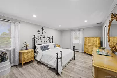 579 Empire Avenue, West Babylon, NY 11704 - Photo 13