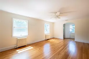 91 Pickwick Rd, Manhasset, NY 11030 - Photo 9