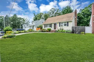 209 Iceland Dr, Huntington Station, NY 11746 - Photo 3