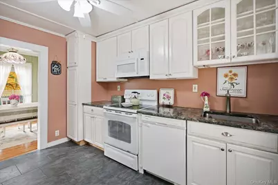 308 Monsell Place, Greenport, NY 11944 - Photo 13