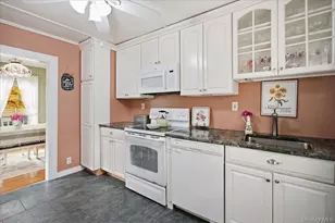 308 Monsell Pl, Greenport, NY 11944 - Photo 13