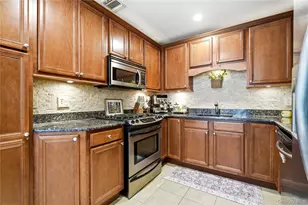 348 Medea Way, Central Islip, NY 11722 - Photo 9