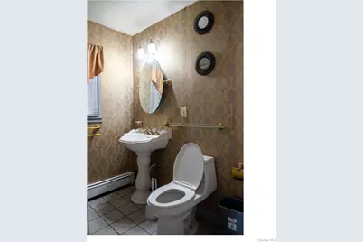 27 W Lakeland Street, Bay Shore, NY 11706 - Photo 5