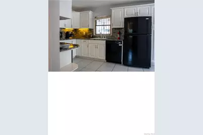 27 W Lakeland Street, Bay Shore, NY 11706 - Photo 3