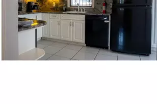 27 W Lakeland St, Bay Shore, NY 11706 - Photo 3
