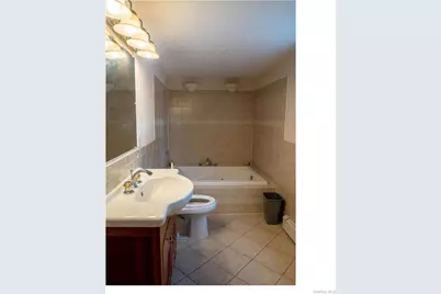 27 W Lakeland Street, Bay Shore, NY 11706 - Photo 9