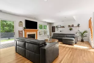 300 Pond View Ln, Smithtown, NY 11787 - Photo 11
