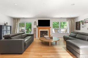 300 Pond View Ln, Smithtown, NY 11787 - Photo 9