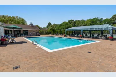 300 Pond View Lane, Smithtown, NY 11787 - Photo 31