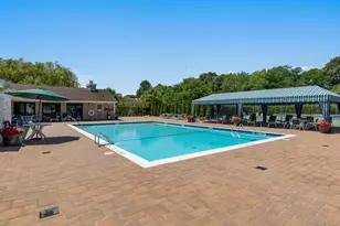 300 Pond View Ln, Smithtown, NY 11787 - Photo 31