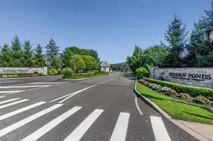 300 Pond View Ln, Smithtown, NY 11787 - Photo 33