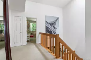300 Pond View Ln, Smithtown, NY 11787 - Photo 17
